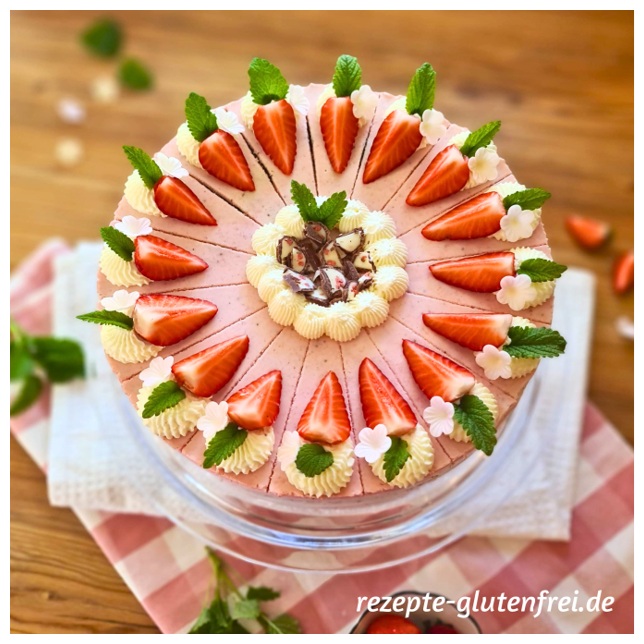 Mohn-Erdbeertorte